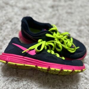 Nike Revolution 2 Sz 6.5